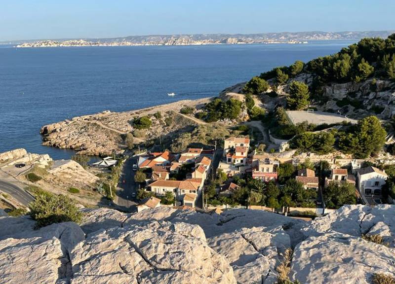 La Villa d'Orient Marseille, située au coeur du Parc National des Calanques, permet de rejoindre le site des Jeux Olympiques 2024 en bus