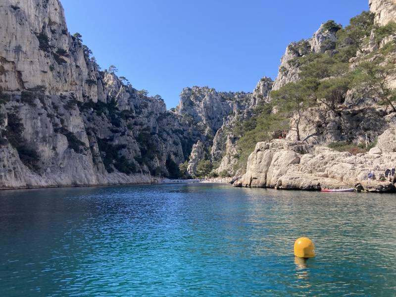 (c) jmc - La vue des Calanques de Marseille depuis le bateau...des espaces naturels fragiles qu'il faut préserver