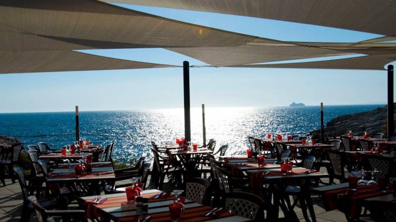 © les Tamaris - A quelques mètres de la Villa d'Orient, un restaurant les pieds dans l'eau dans le Parc National des Calanques Marseille